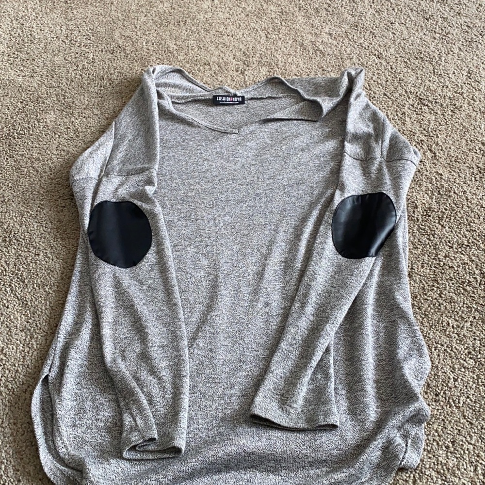 Grey top